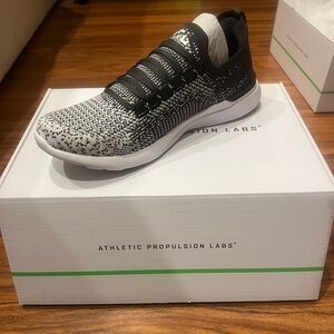 APL Athletic Propulsion Labs Techloom Breeze size 7.5(M) 9(W)